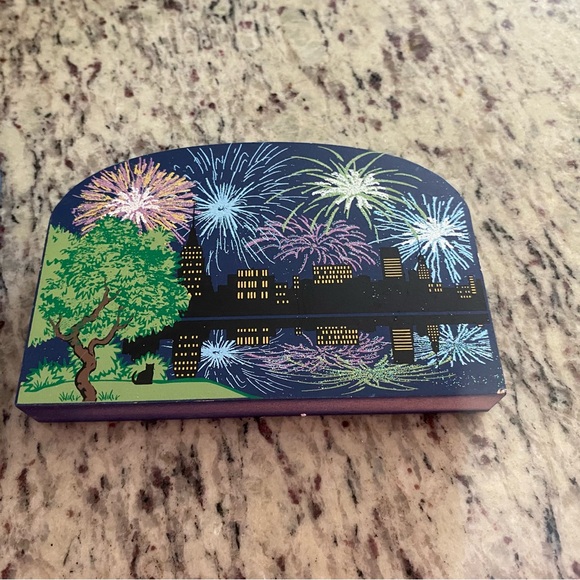 The Cat's Meow Statue of Liberty Fireworks USA wooden shelf decor vintage - Picture 6 of 7